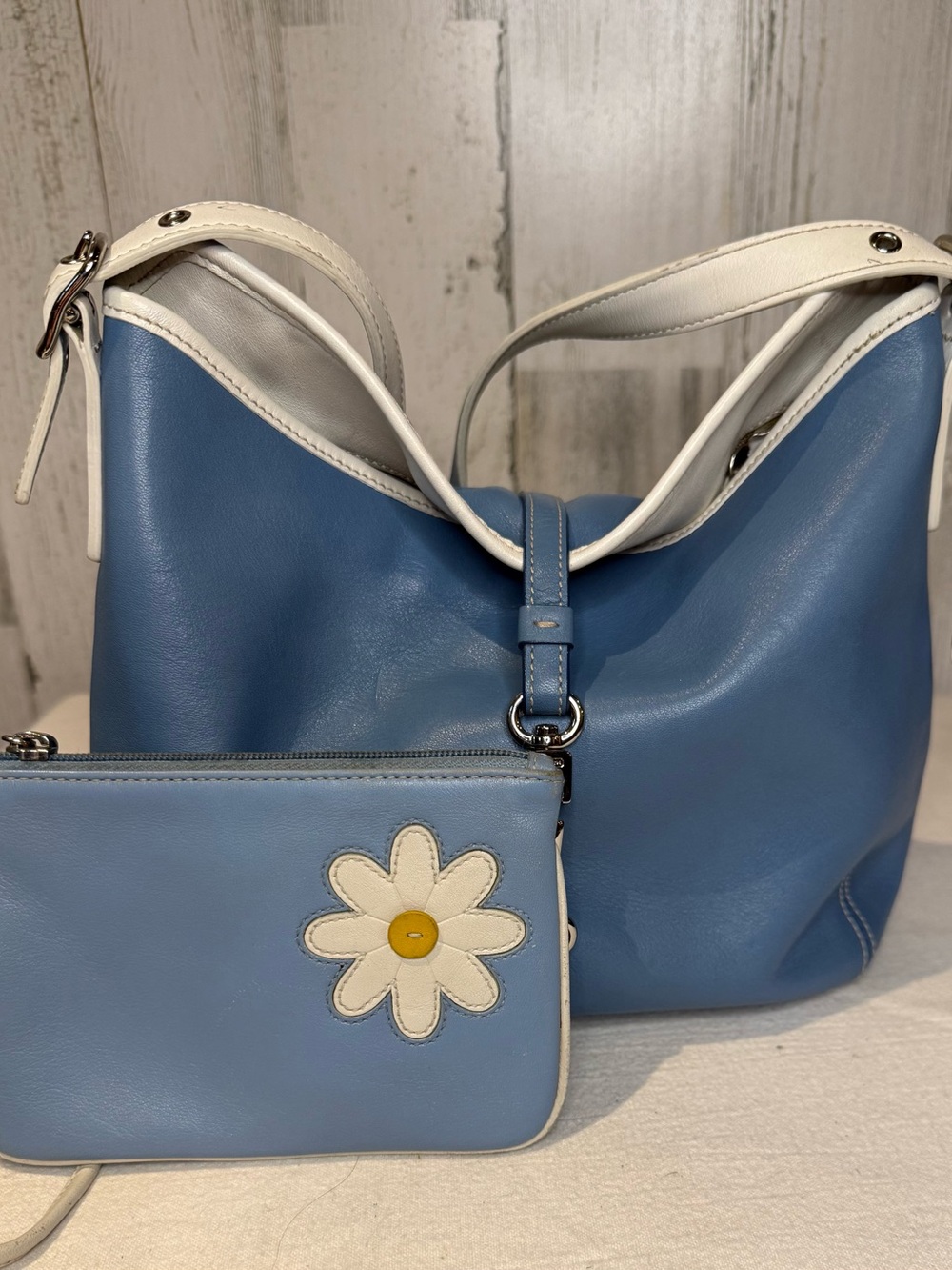Coach Vintage Hamptons Lobster Claw Blue and White Leather Shoulder Bag w/Pouch